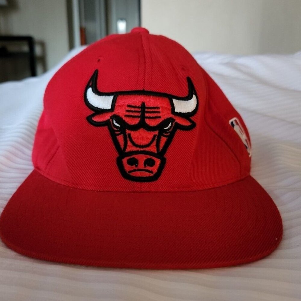 Authentic Chicago Bulls Red OG Jordan Vintage Mitchell & Ness NBA Snapback Hat